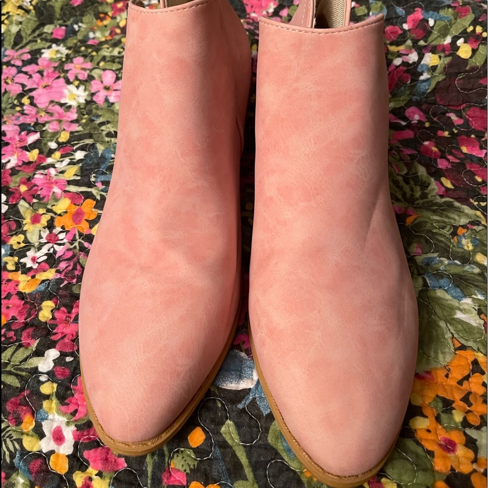 Pink Booties W size 9